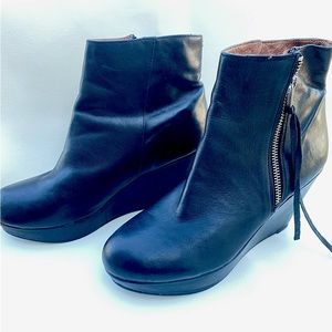 Aldo Black Wedge Bootie Size 8 US/38 EU